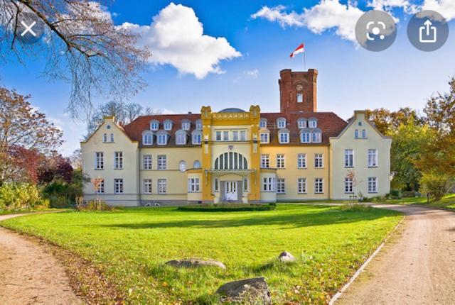 Schloss Lelkendorf Apartment Ulrichshusen Maisonette Fewo Mecklenburger Seenplatte Mit Dachterrasse Naehe Ostsee Экстерьер фото