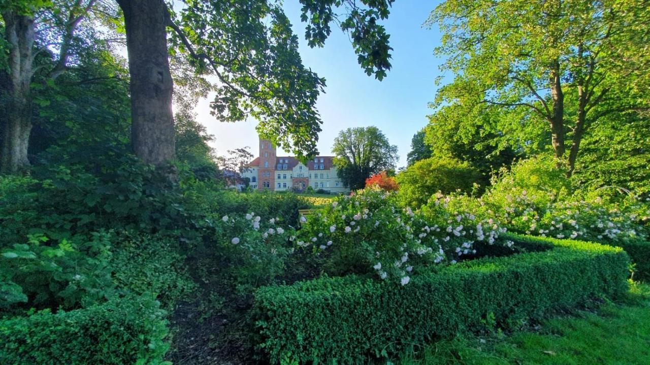 Schloss Lelkendorf Apartment Ulrichshusen Maisonette Fewo Mecklenburger Seenplatte Mit Dachterrasse Naehe Ostsee Экстерьер фото